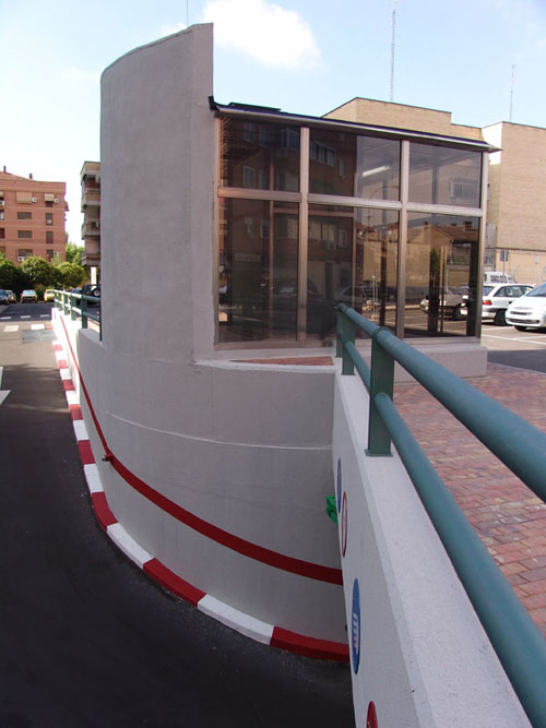 Aparcamiento subterrÃ¡neo para residentes. Calle Valladolid.